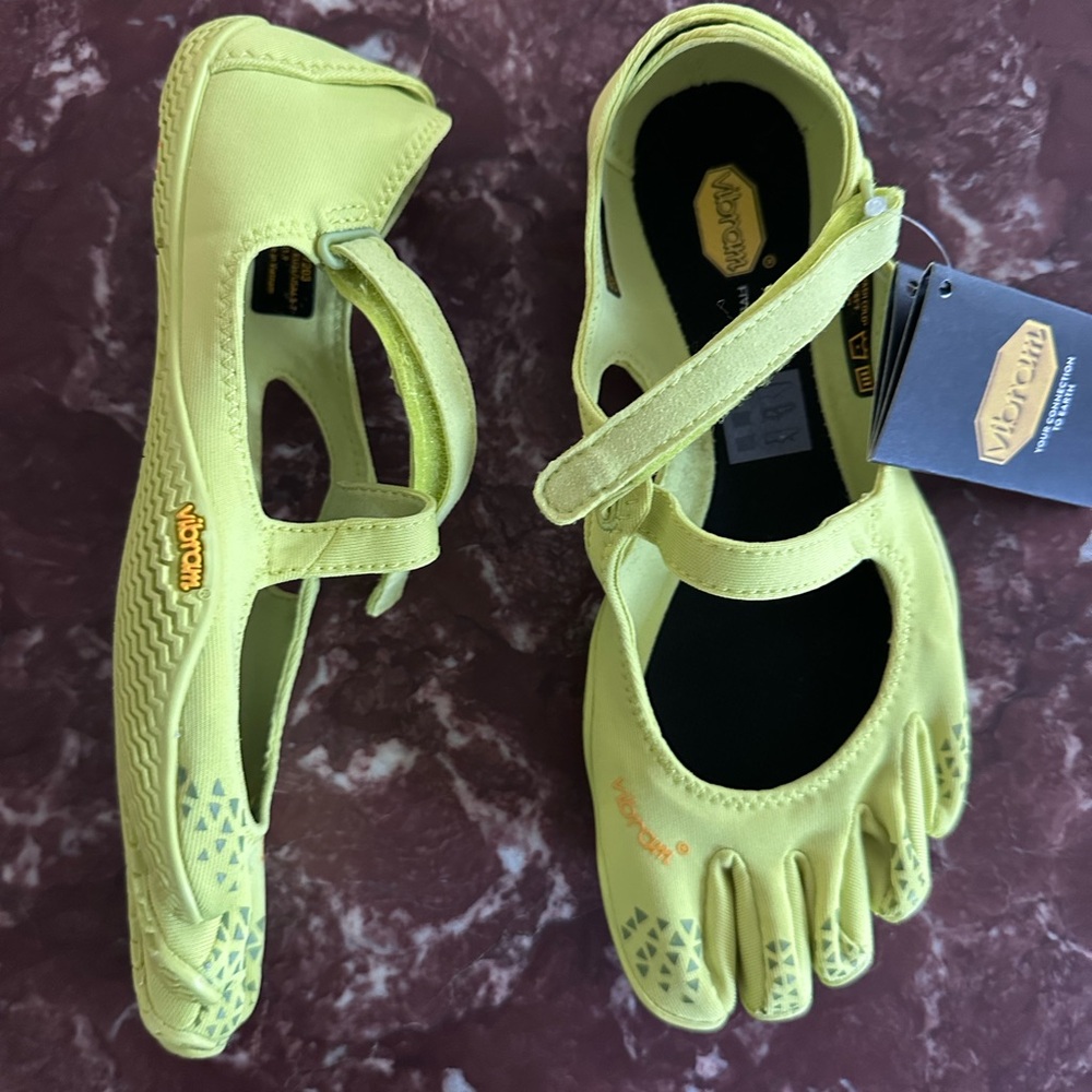 Vibram Women's FiveFingers V-Soul color: lime